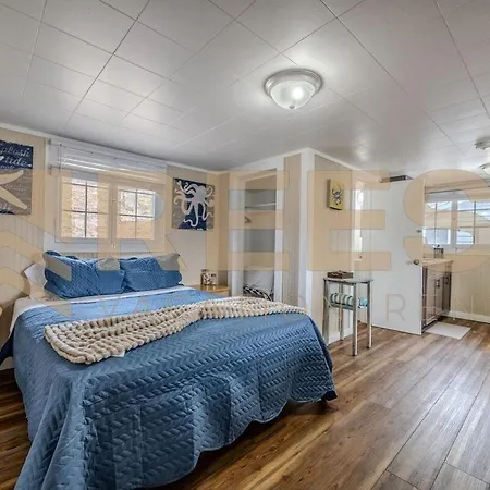 Beach Cabin #2